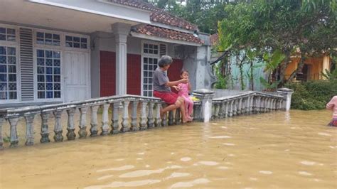 Mimpi melihat rumah kebanjiran  RUMAH PONOROGO Rp600
